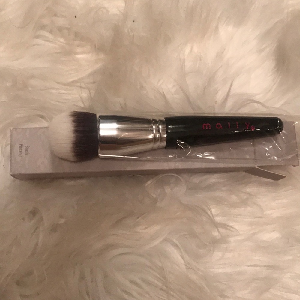 Brand New !! Mally Foundation Brush